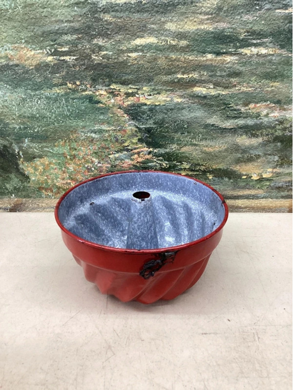 Vintage Red Graniteware Bundt pan 8”